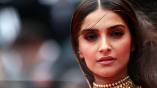 Sonam Kapoor doesn't find herself as beautiful as Madhuri Dixit