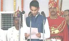 When Lalu's 9th pass son Tej Pratap Yadav fumbles during oath taking ceremony (Watch Video)