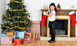 Christmas 2018: क्रिसमस ट्री पर ये तीन चीजें लगाने से पूरे साल आता है बेशुमार धन...