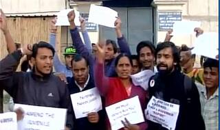 Nirbhaya's parents meet Ghulam Nabi Azad, seeks Rajya Sabha passage of Juvenile