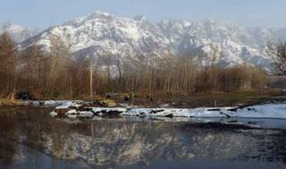 Leh freezes at minus 12.6, Kashmir Valley shivers