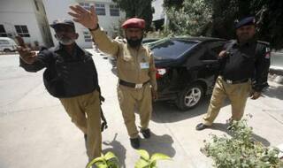 पाकिस्तान: पंजाब प्रांत के पुलिस स्टेशन पर हमला, DSP सहित 5 अधिकारियों को बंदी बनाकर ले गए मरकज; 50K लीटर पेट्रोल भी छीना