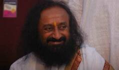 Sri Sri Ravi Shankar slams 'Award Wapsi', calls it politically motivated