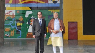 French President Francois Hollande addresses India-France Business Summit with Narendra Modi