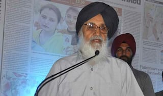 पंजाब के मुख्यमंत्री प्रकाश सिंह बादल पर फेंका गया जूता