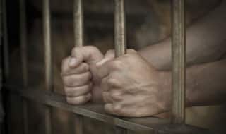 Palestinian prisoners end mass hunger strike