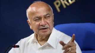 Sushilkumar Shinde Says, 'PM Modi Rarely Gives Credit to Constitution Which Made it Possible For a Chaiwala to Rise to Top'