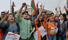 JNU students attacked in Patiala House Court when Kanhaiya Kumar was brought for hearing