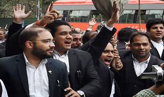 JNU row: Pro-BJP lawyers admit thrashing Kanhaiya Kumar inside police custody till 'he wet his pants' (Watch Video)