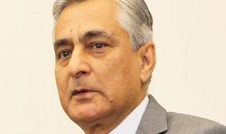 Justice Karnan of Madras High Court meets Chief Justice Thakur; discusses stay order on transfer