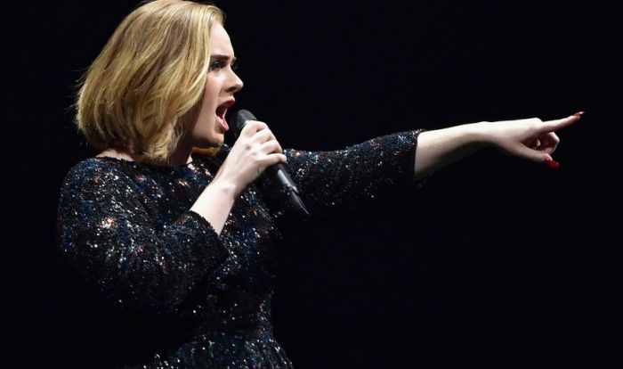 Couple Get Engaged During Adele s London Show Entertainment News 