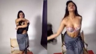 Model Arshi Khan strips for Team India and Shahid Afridi! Shares A-rated video