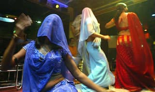 यूपी: वृंदावन में बंद है शराब, फिर भी होटल में बार बालाओं के डांस के बीच छलक रहे थे जाम, 36 अरेस्ट