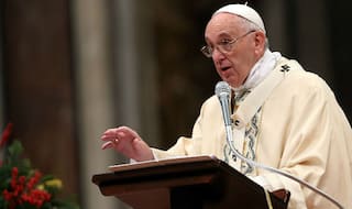 पोप फ्रांसिस ने बेघरों के लिए स्वास्थ्य केंद्र खोले