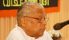 Oomen Chandy asks VS Achuthanandan  to stop 'lie campaign' or face legal action