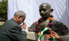 President Pranab Mukherjee pays respect to 'unknown' Indian soldiers of World War II