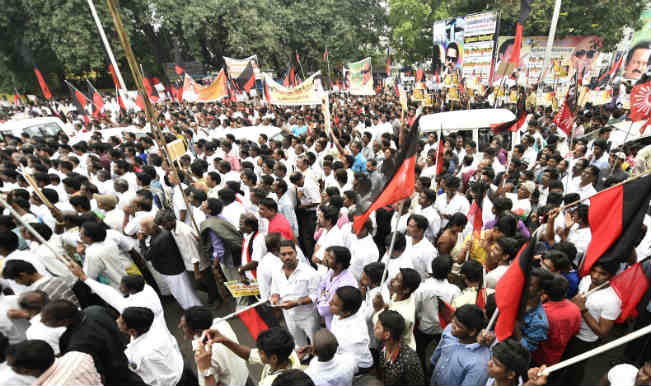 Aiadmk Workers Stage Black Flag Demo Against Dmdk Leader Premalatha India Com