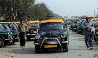 Cab drivers block traffic at DND Flyway