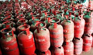 Government Plans to Open 6000 New Gas Agencies Under Ujjwala Yojana, Say Reports