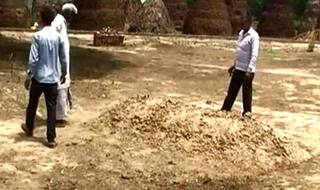 इस कब्र से आ रही है गाने की आवाज़!!