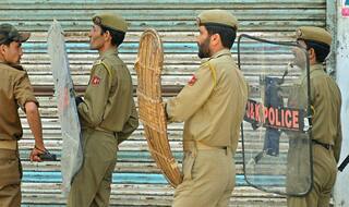 Four troopers, 3 policemen hurt in Kashmir explosion