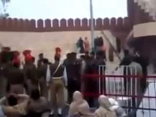 Watch: Indian, Pakistani soldier clashed during Beating Retreat ceremony at Hussainiwala border in Punjab (Video)