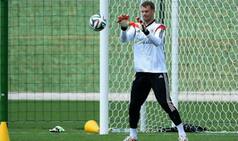 Bayern Munich Captain Manuel Neuer 'Irritated' as Contract Talks Stall