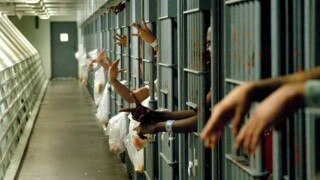 जेल से भागने की कोशिश करने वाले कैदियों को सीधे गोली मारने के आदेश