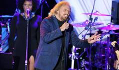 Barry Gibb to release solo album after 32 years