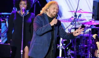 Barry Gibb to release solo album after 32 years