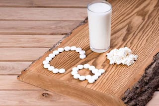 Calcium Deficiency Signs: आपके शरीर में हो रही है कैल्शयिम की कमी तो ये हैं संकेत, जानें कैसे करें इसकी आपूर्ति