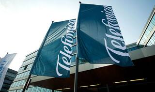 Telefonica sells China Unicom stake for 322 million euros