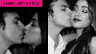Sridevi's daughter Jhanvi Kapoor spotted kissing boyfriend Shikhar Pahariya! (View pictures)