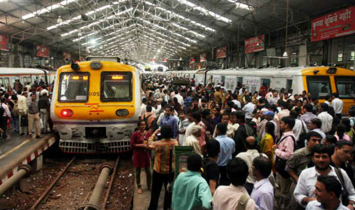 Mumbai locals: Central Railway line disrupted due to rail fracture ...