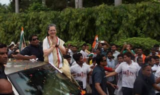 बनारस रोड शो में बीमार पड़ीं सोनिया, दिल्ली लौटीं