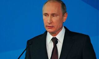 Vladimir Putin arrives in Crimea after Ukraine incursion claims