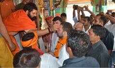 Rahul Gandhi visits Hanumangarhi temple in Ayodhya; meets Mahant Gyandas