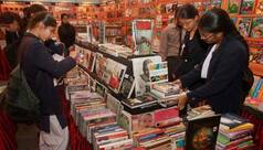 विश्व पुस्तक मेला: एक स्टॉल पर मुफ्त बांटी जा रही बाइबिल, इस पर रोक लगाने के लिए प्रदर्शन