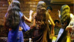 मुंबई के कलिना में डांस बार में छापेमारी के दौरान 30 से अधिक लोग गिरफ्तार