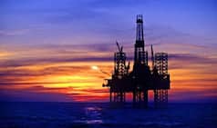 Crude Oil Price Today : कच्चे तेल की कीमतों में आएगी इतनी बड़ी गिरावट, 45 डॉलर प्रति बैरल पर पहुंच सकते हैं दाम; जानें- क्या कहती है रिपोर्ट?