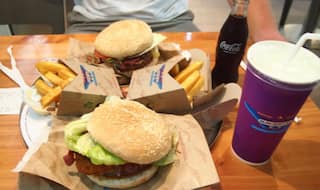 आपके बच्चों की जीभ जंक फूड को देखकर ललचाती है तो यह टीवी देखने से भी हो सकता है