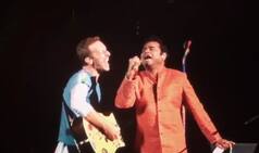 Chris Martin steals the show by singing 'Vande Mataram'