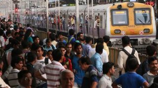 Mumbai Local Latest Update: मुंबई लोकल में अब इन यात्रियों को जल्द मिल सकती है सफर की इजाजत, जानें BMC की क्या है तैयारी