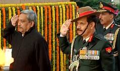 Nation pays homage to bravehearts of 1971 India-Pakistan war on Vijay Diwas