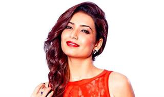Bharatiya Nari    Karishma Tanna Will Make You Fall in Love With her Beauty