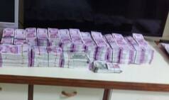 Rs 5 lakh looted from cash van in New Delhi