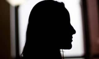 ग्रेटर नोएडा में सेक्स से इंकार करने पर महिला ने नाबालिग के प्राइवेट पार्ट को चिमटे से दागा