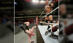 Watch Goldberg eliminate Brock Lesnar in 30-man Royal Rumble match