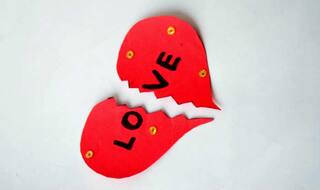 Man Puts up Over 300 Banners to Make-up With Girlfriend in Pune