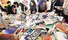 दिल्ली बुक फेयर में रविवार को उमड़े 1 लाख से भी ज्यादा पुस्तक प्रेमी